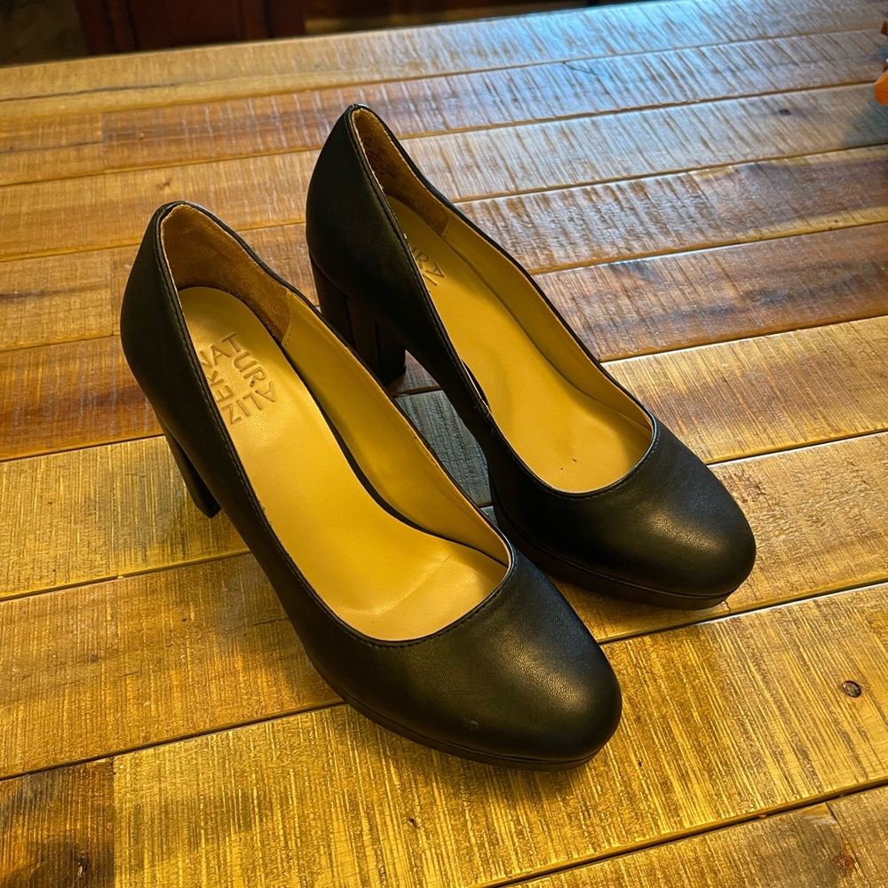 Naturalizer Black Leather Heels Classic Design
